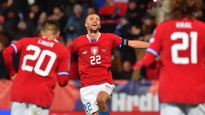 训与引援策 训与引援策